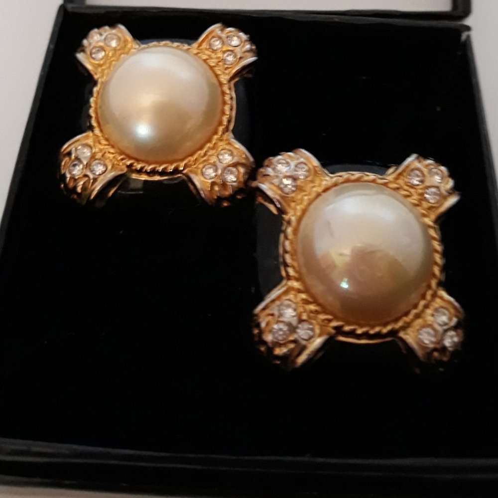 Vintage Black and Pearl Clip Earrings